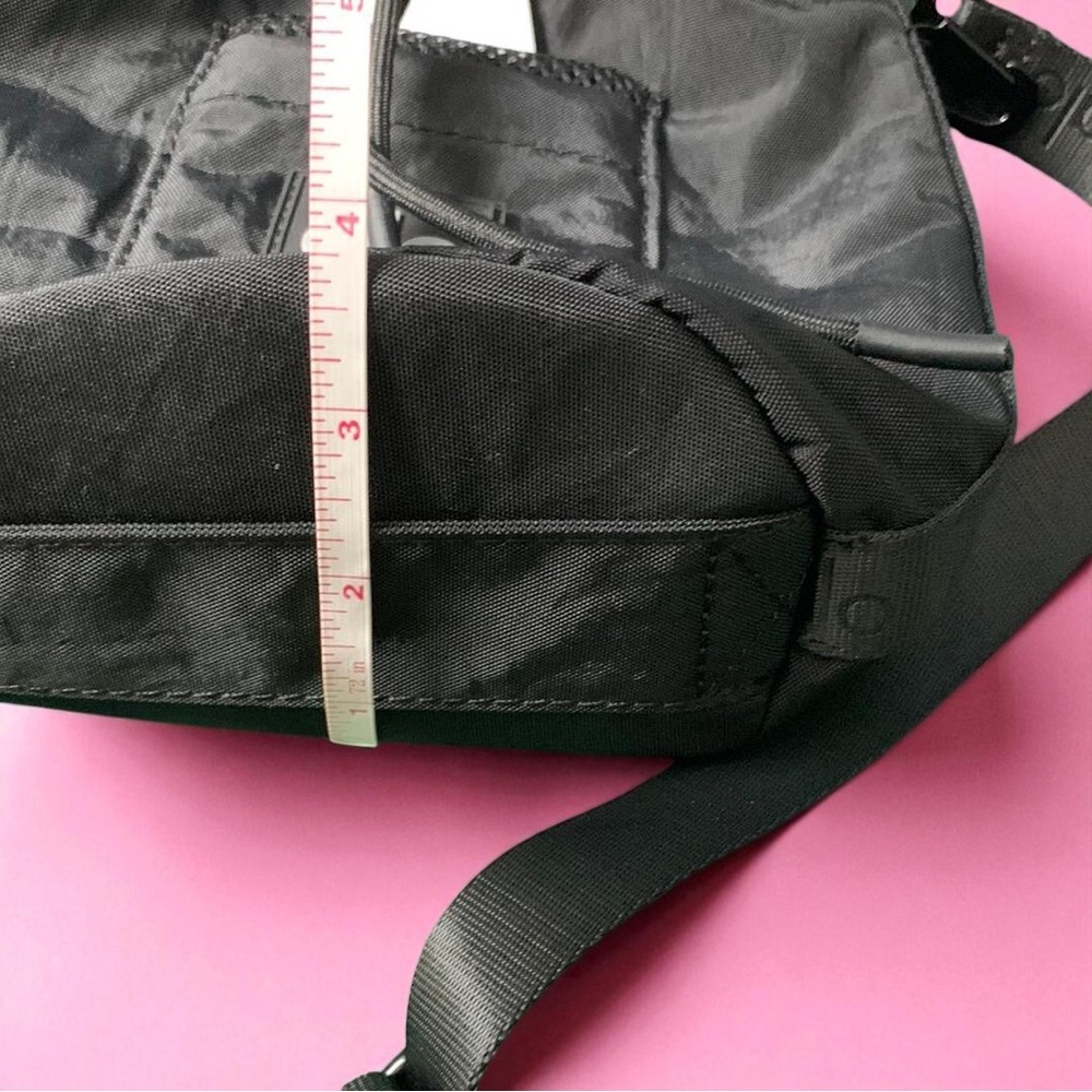 ALO Yoga Black Crossbody Bag - Picture 8 of 8